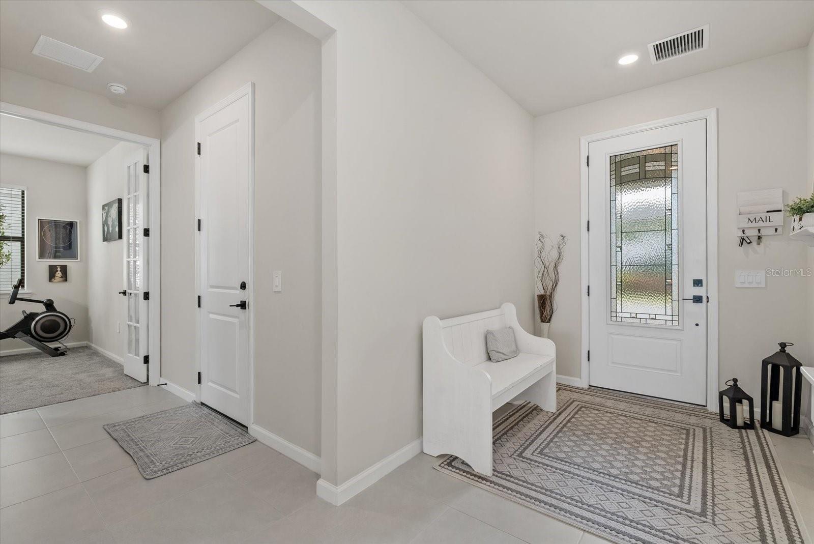 Image 18 of 47 For 5876 Silverside Pine Court