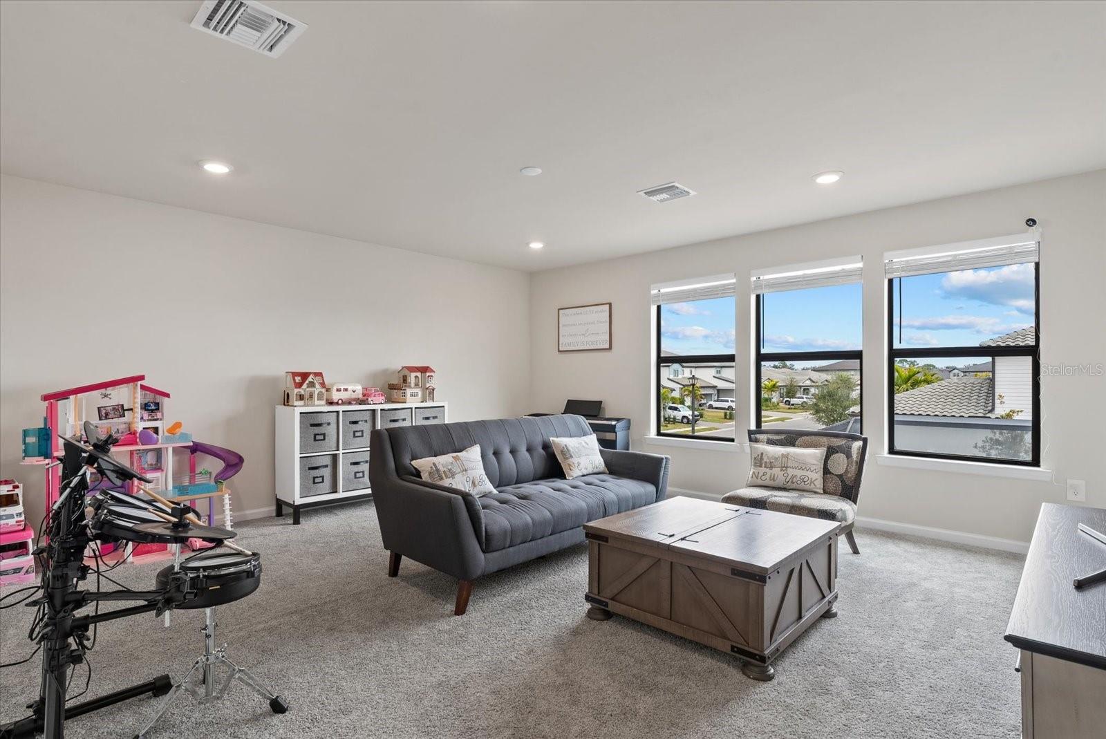 Image 27 of 47 For 5876 Silverside Pine Court