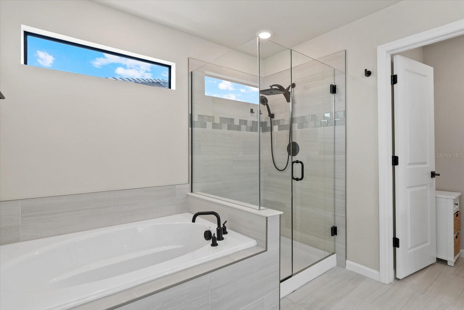 Image 32 of 47 For 5876 Silverside Pine Court