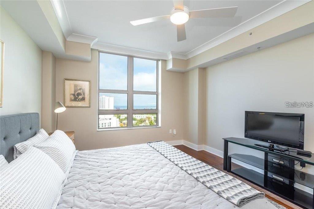 Image 16 of 33 For 1350 Main Street 1404