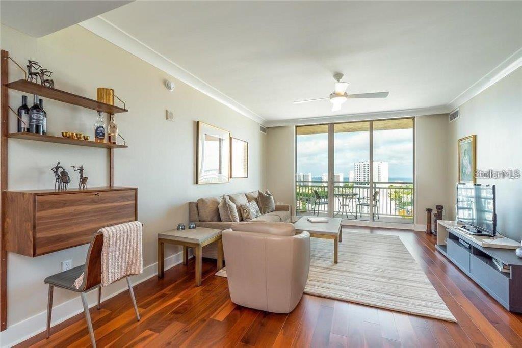 Image 4 of 33 For 1350 Main Street 1404