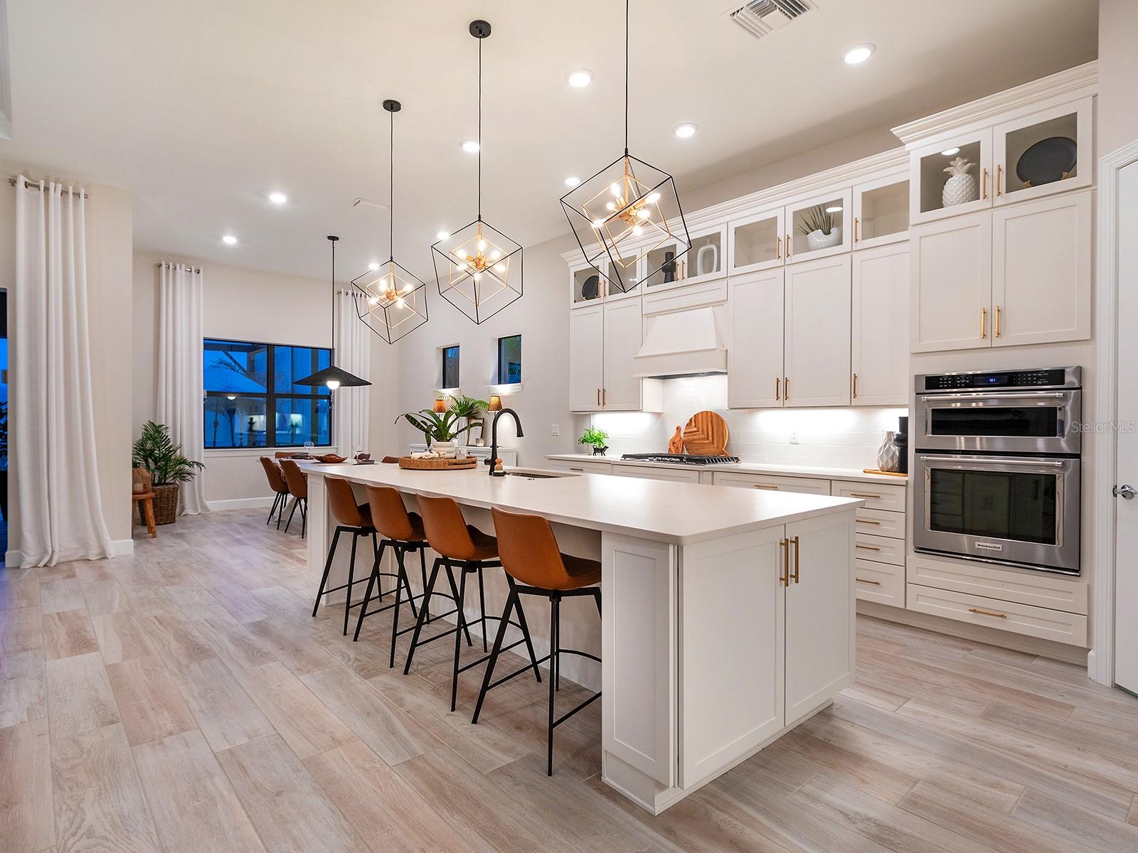 Listing photo id 13 for 716 Sigsbee Loop