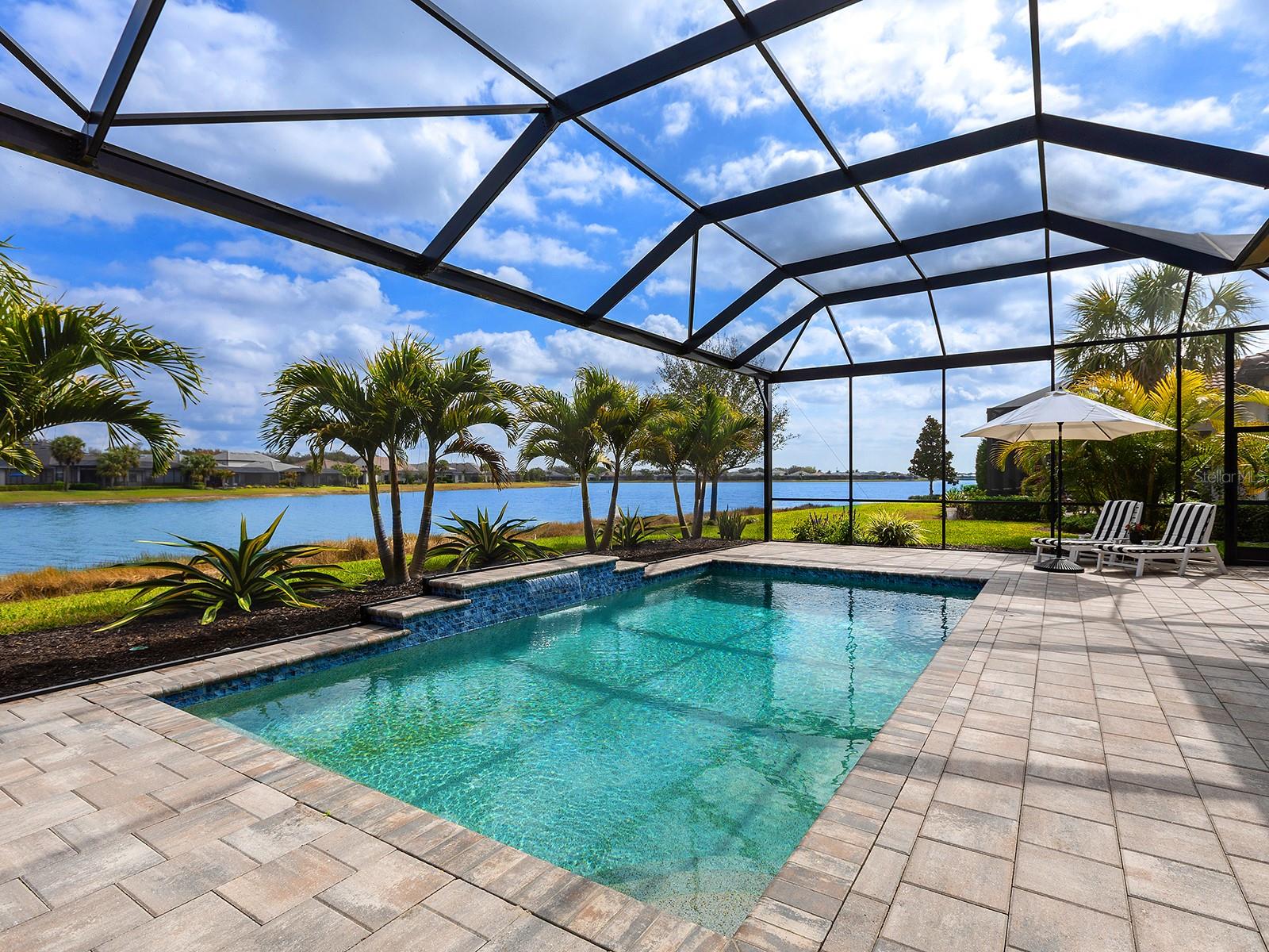 Listing photo id 0 for 716 Sigsbee Loop