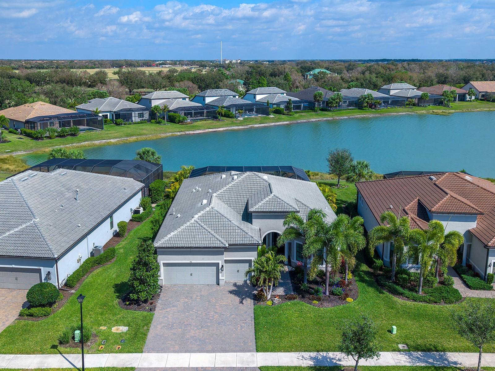 Listing photo id 1 for 716 Sigsbee Loop