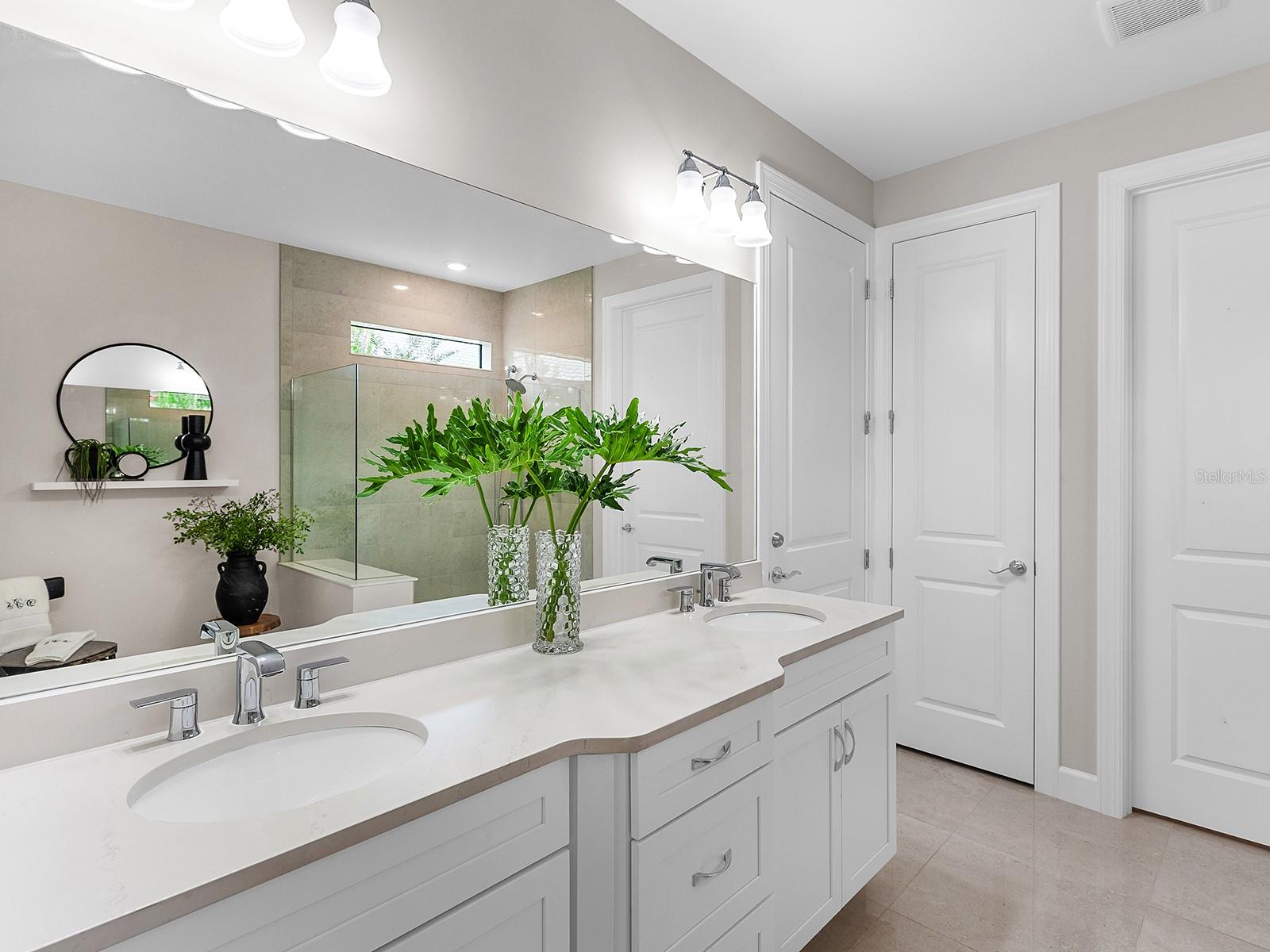 Listing photo id 29 for 716 Sigsbee Loop