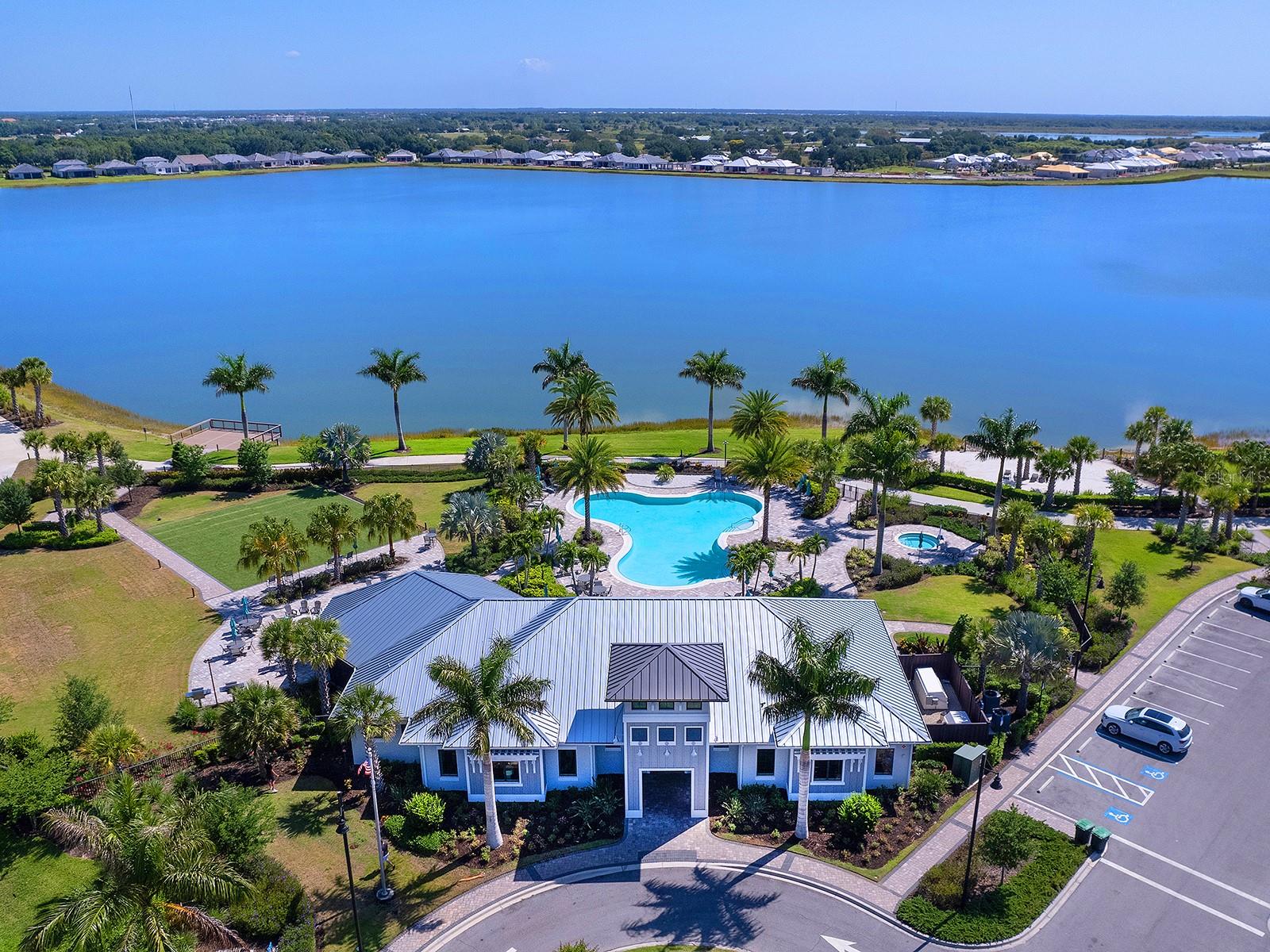 Listing photo id 60 for 716 Sigsbee Loop