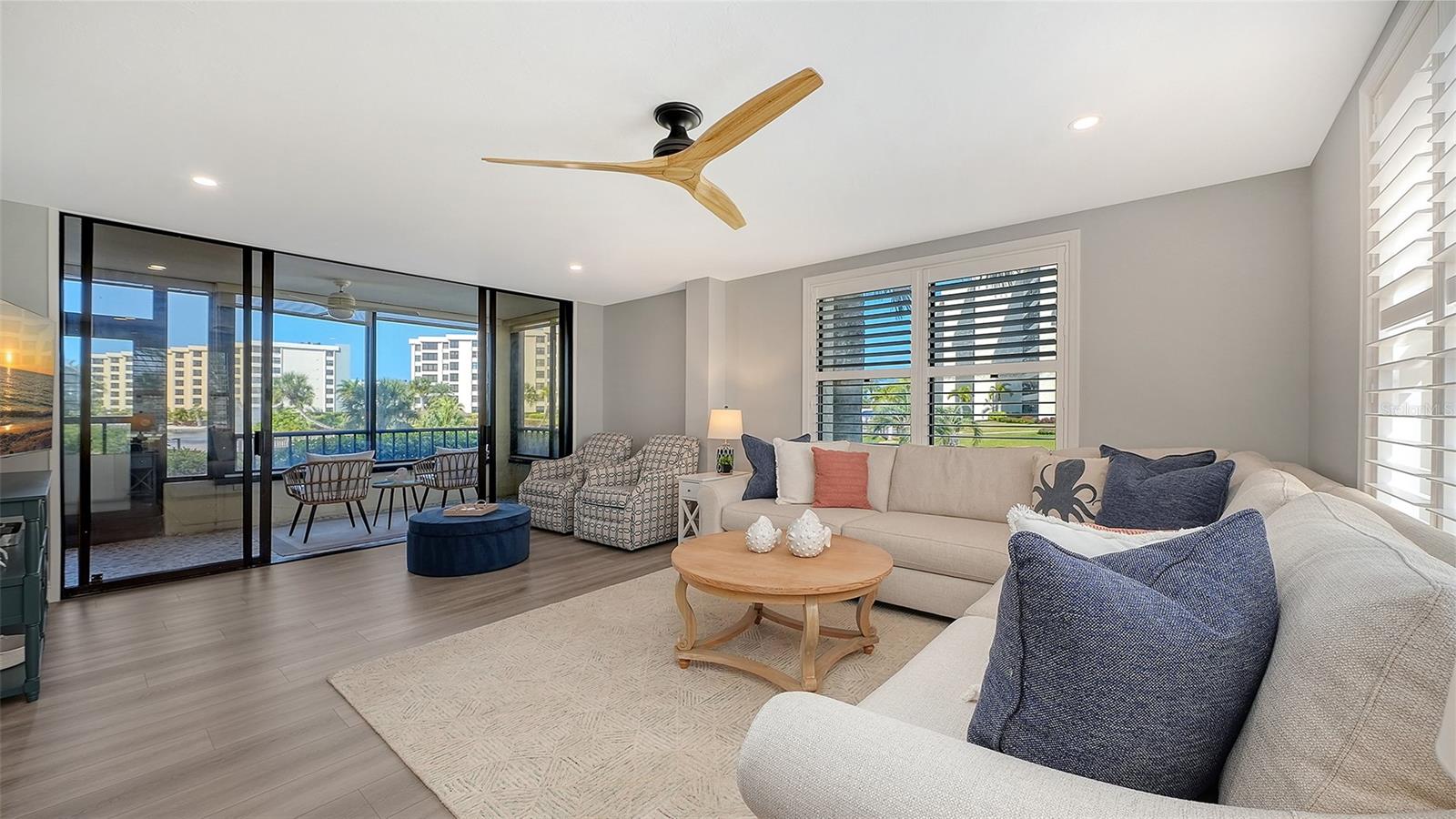 Image 11 of 84 For 5780 Midnight Pass Road 110