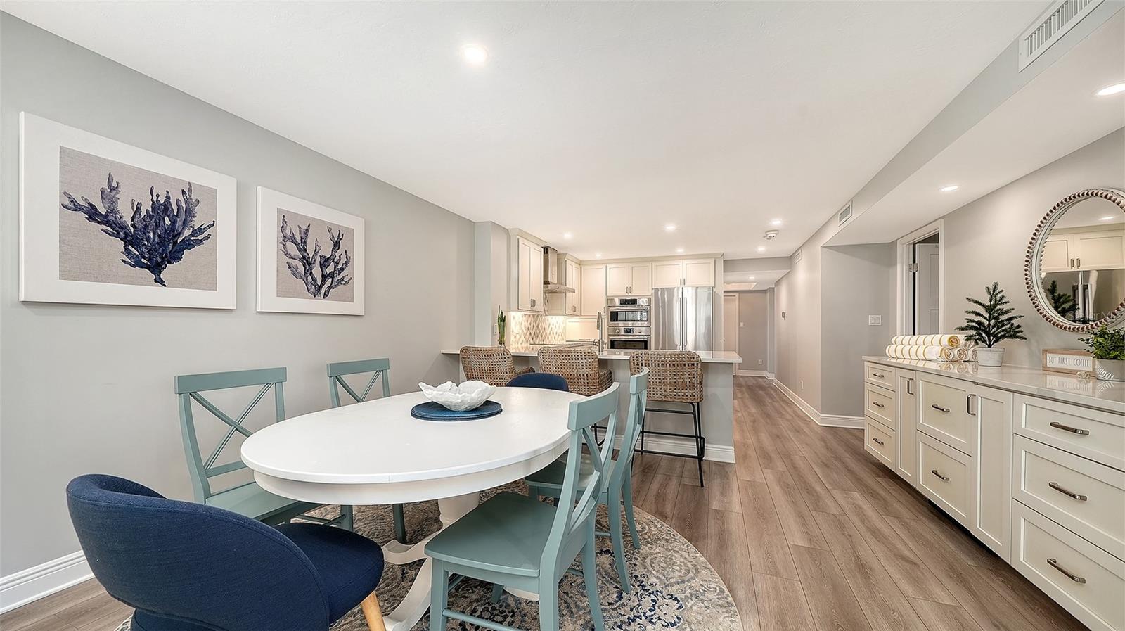 Image 19 of 84 For 5780 Midnight Pass Road 110