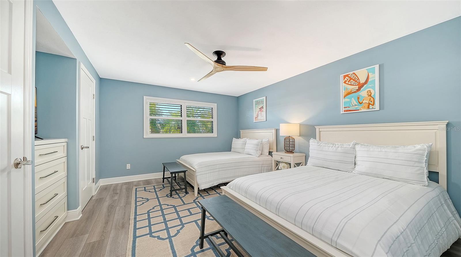 Image 29 of 84 For 5780 Midnight Pass Road 110