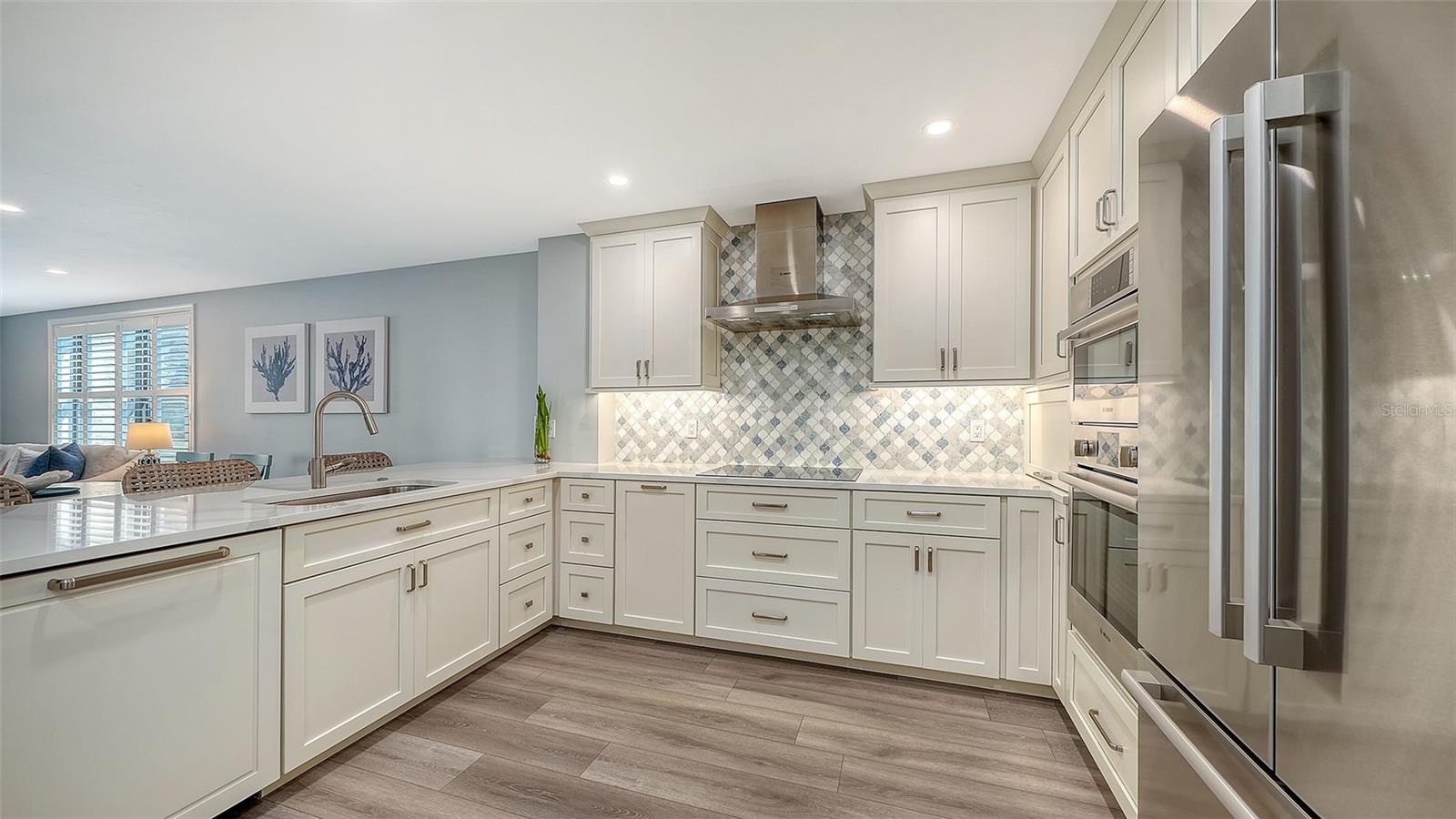 Image 3 of 84 For 5780 Midnight Pass Road 110