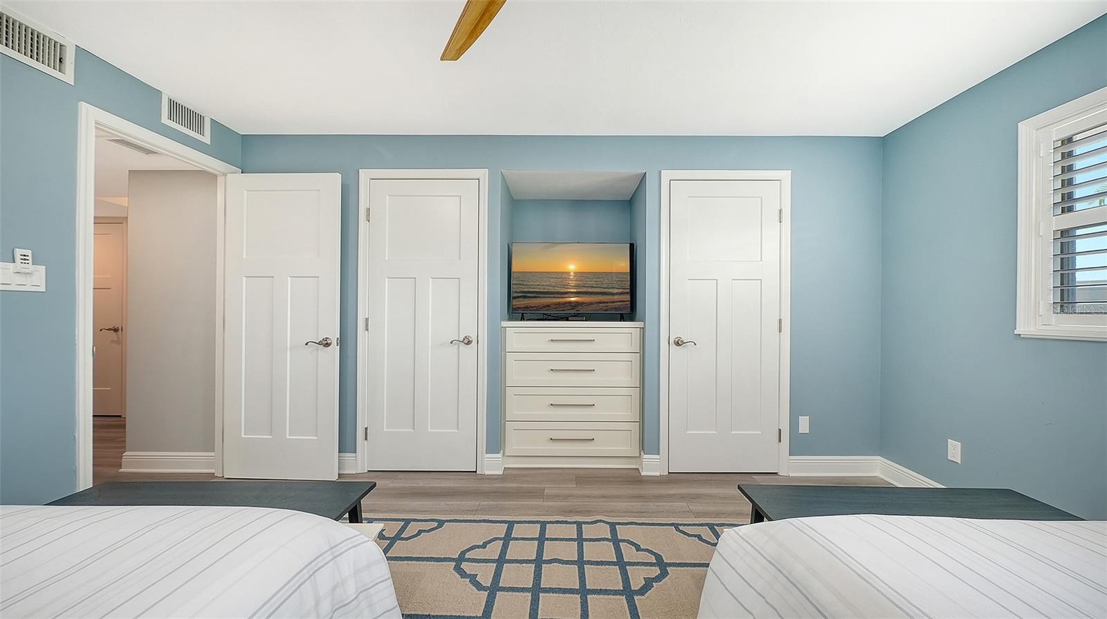 Image 30 of 84 For 5780 Midnight Pass Road 110