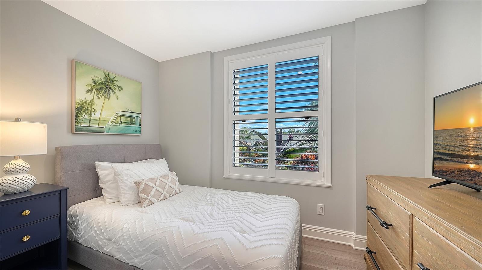 Image 32 of 84 For 5780 Midnight Pass Road 110