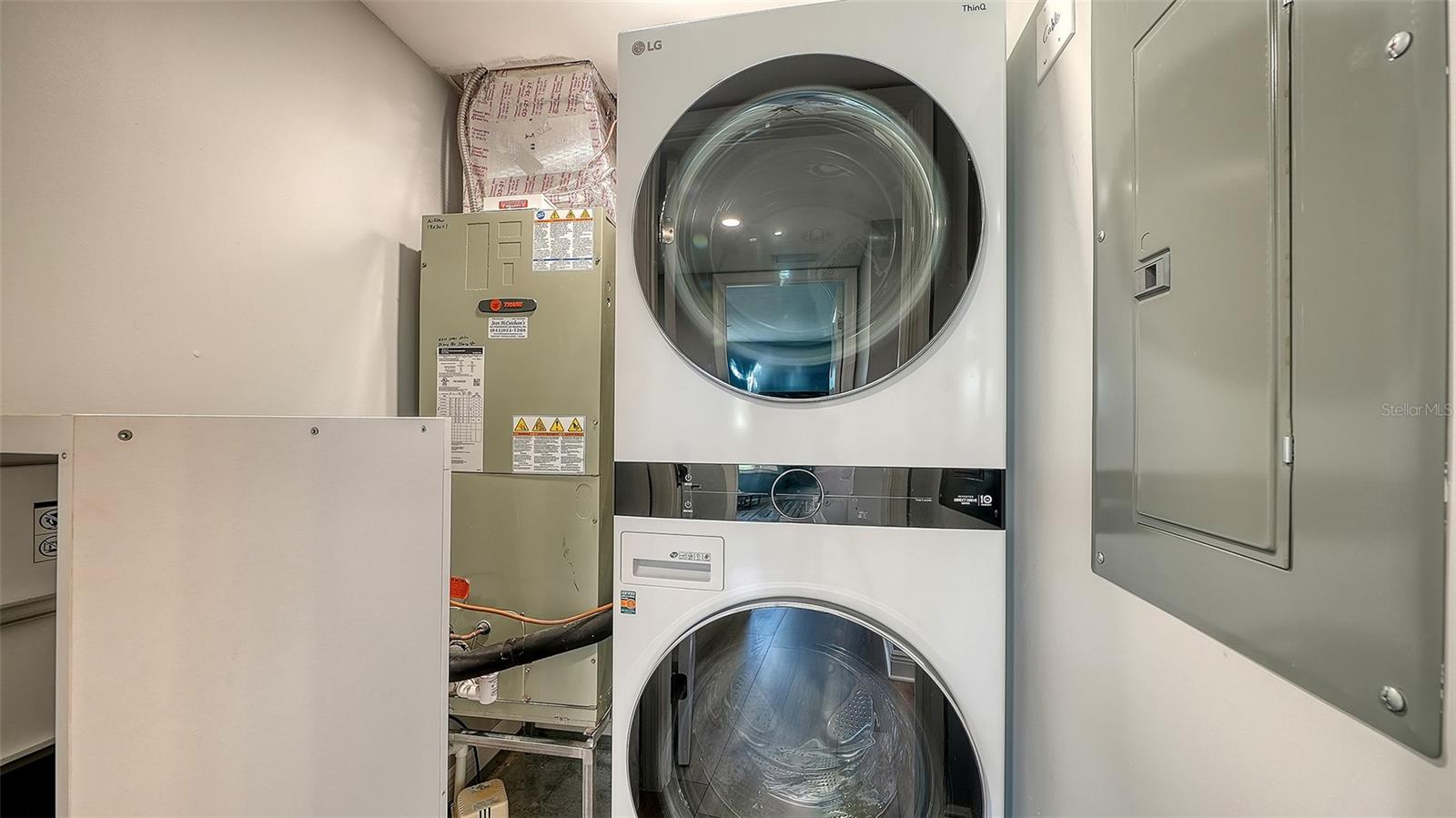 Image 35 of 84 For 5780 Midnight Pass Road 110