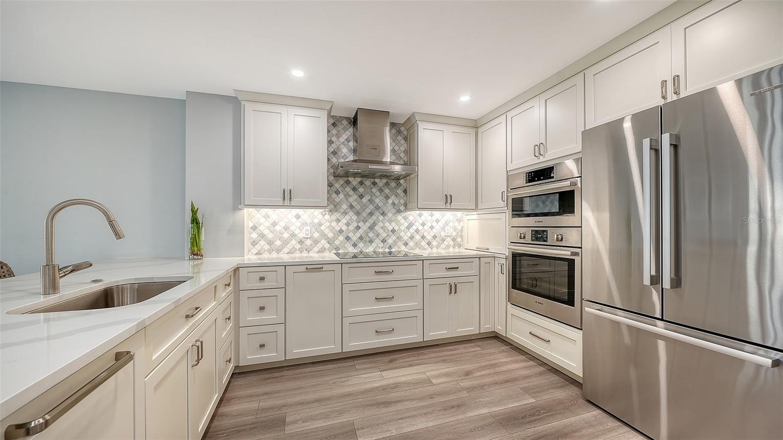 Image 4 of 84 For 5780 Midnight Pass Road 110