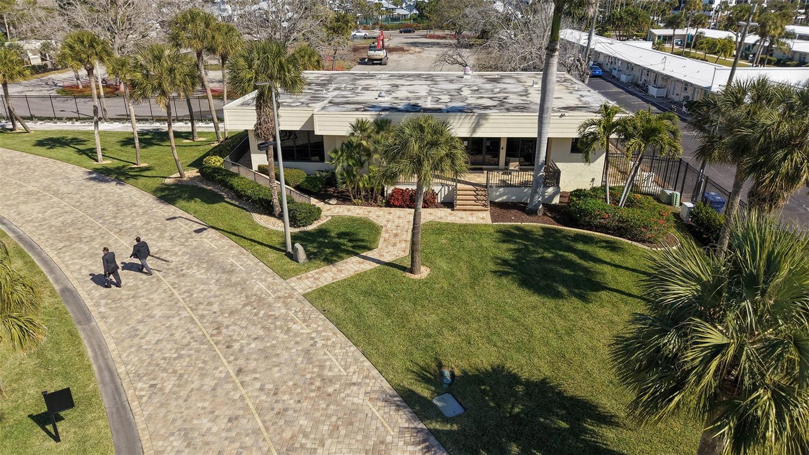 Image 46 of 84 For 5780 Midnight Pass Road 110