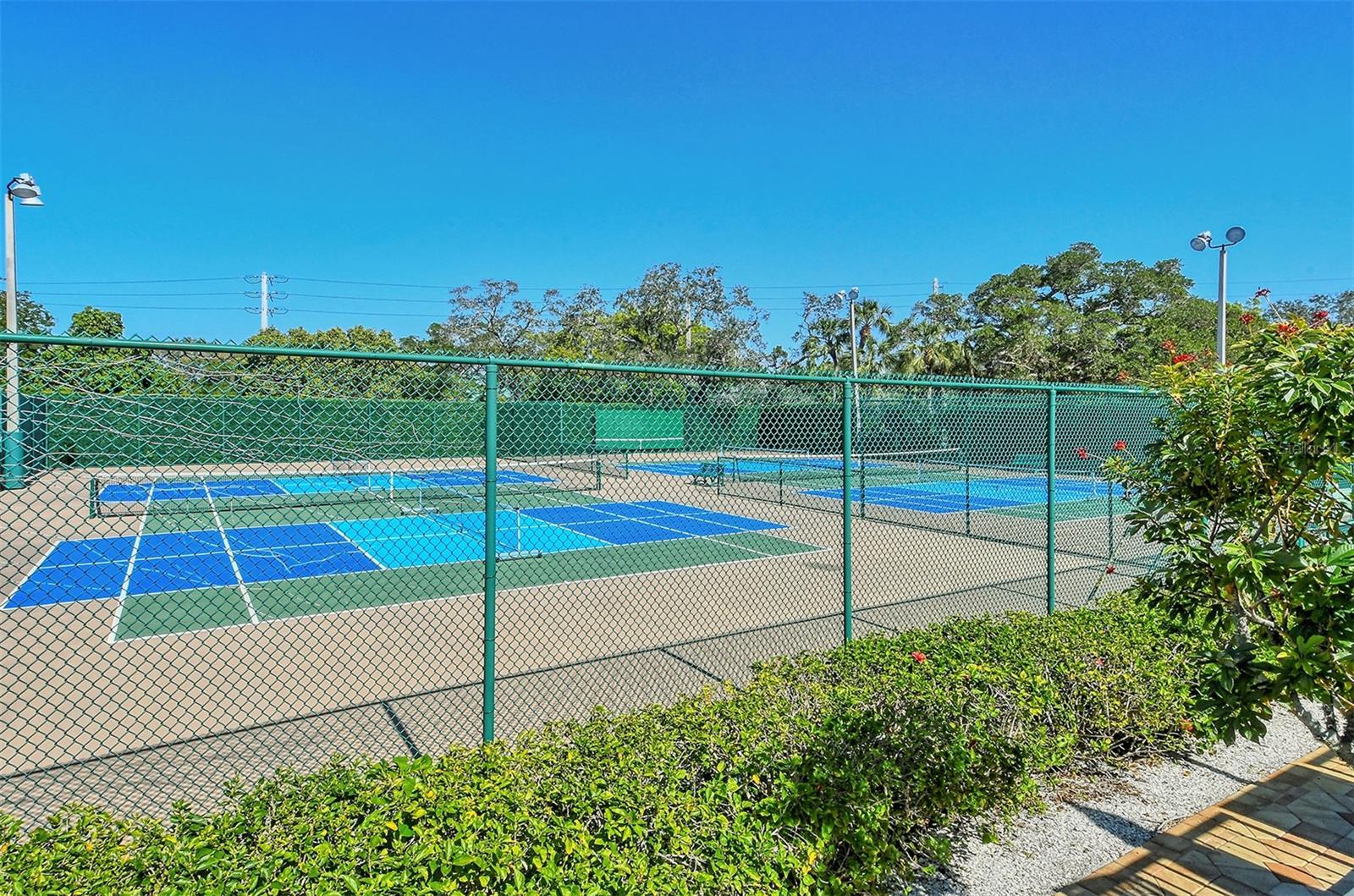 Image 69 of 84 For 5780 Midnight Pass Road 110