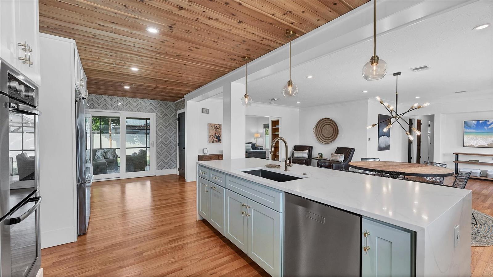 Image 15 of 59 For 2411 Valencia Drive