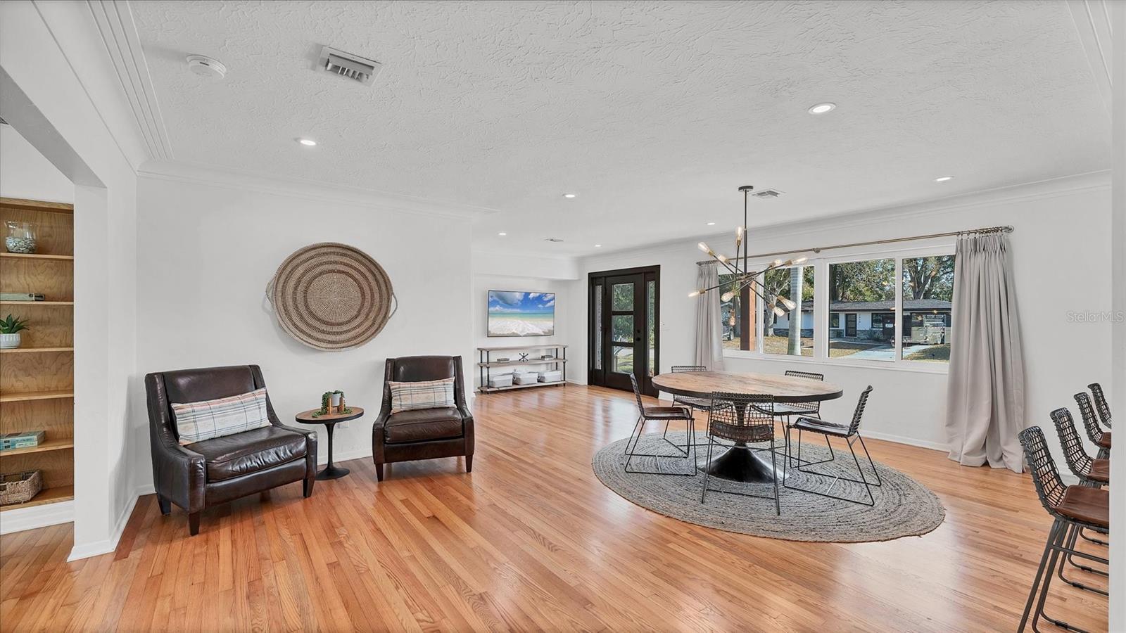 Image 19 of 59 For 2411 Valencia Drive