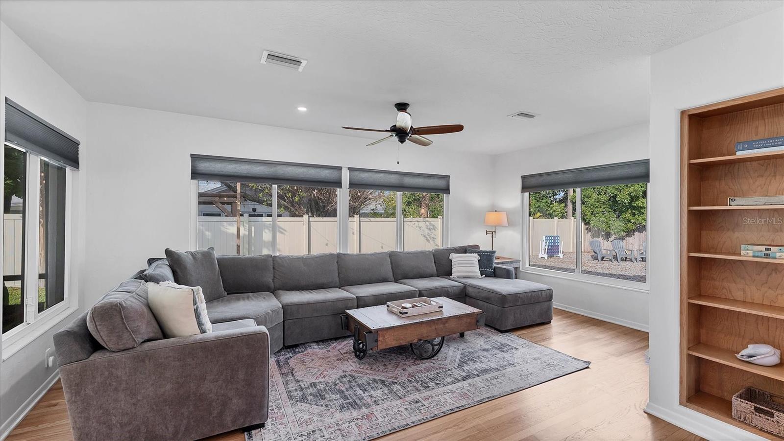 Image 21 of 59 For 2411 Valencia Drive