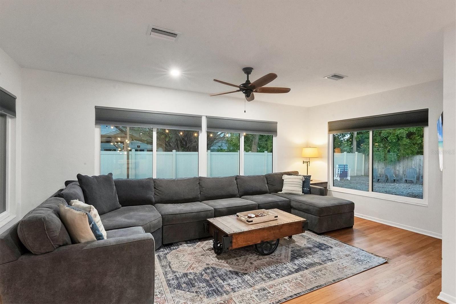 Image 22 of 59 For 2411 Valencia Drive