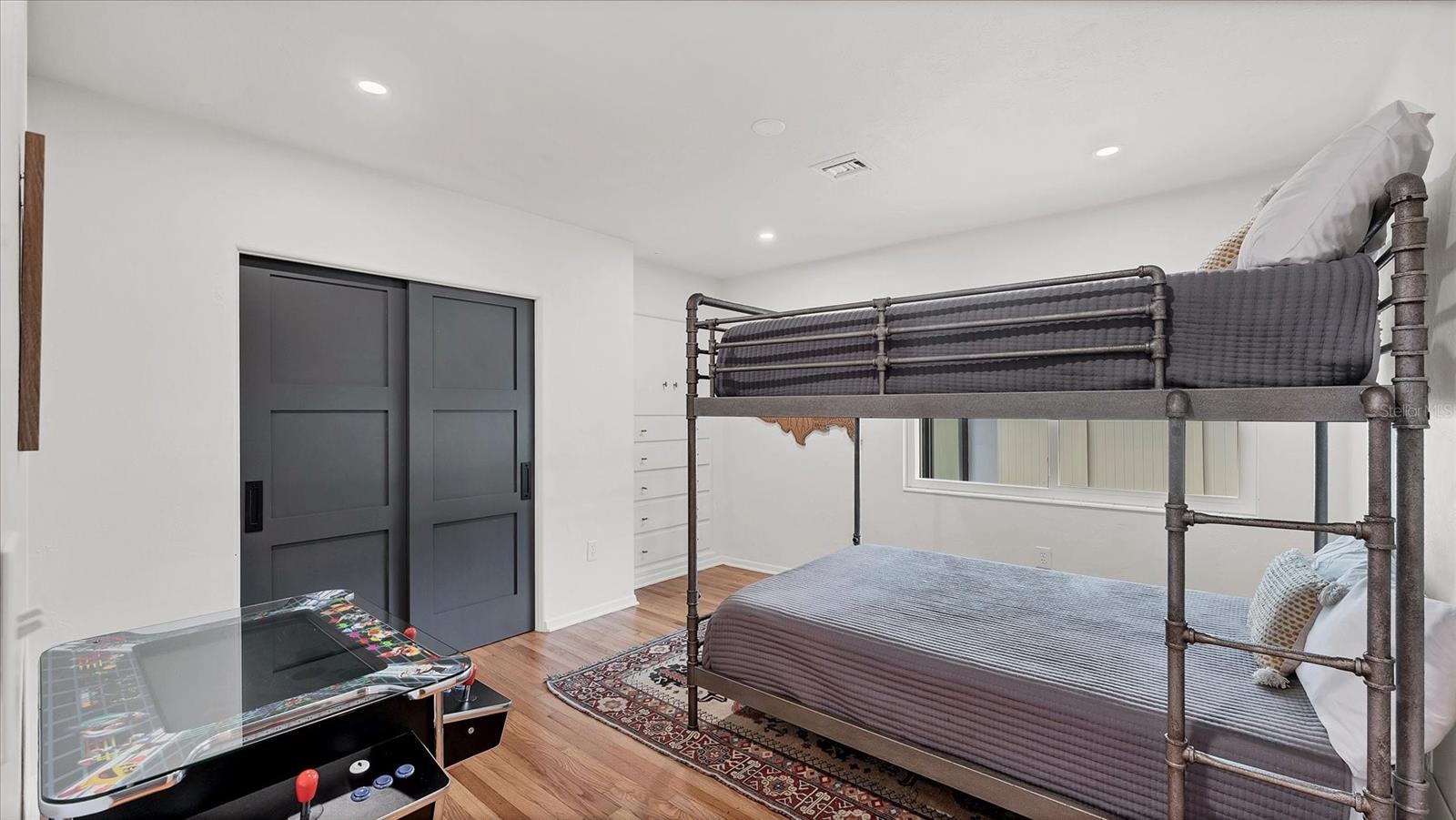 Image 34 of 59 For 2411 Valencia Drive