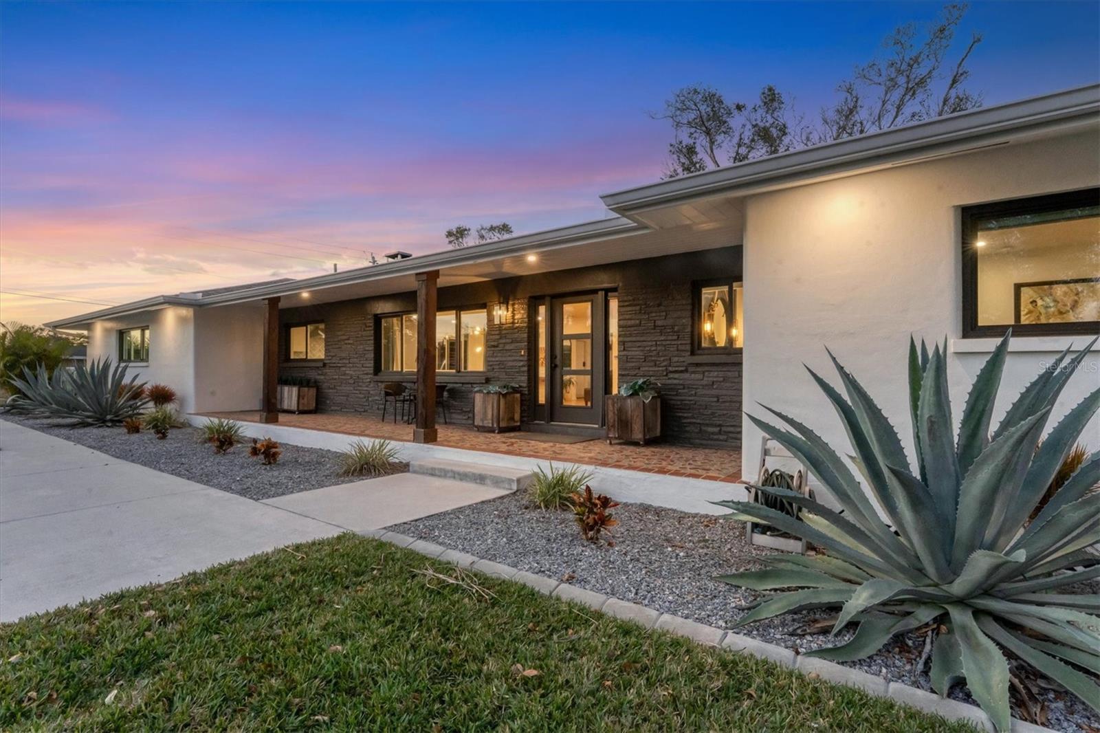 Image 5 of 59 For 2411 Valencia Drive