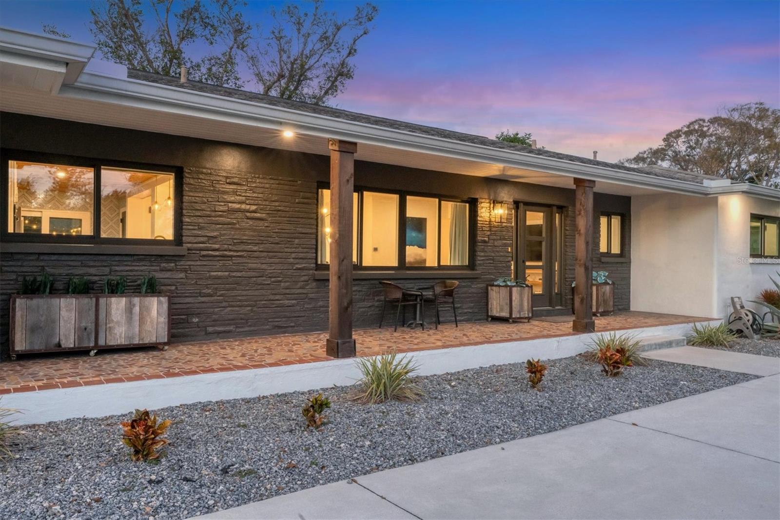 Image 6 of 59 For 2411 Valencia Drive