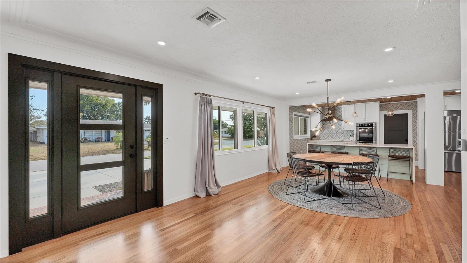 Image 8 of 59 For 2411 Valencia Drive