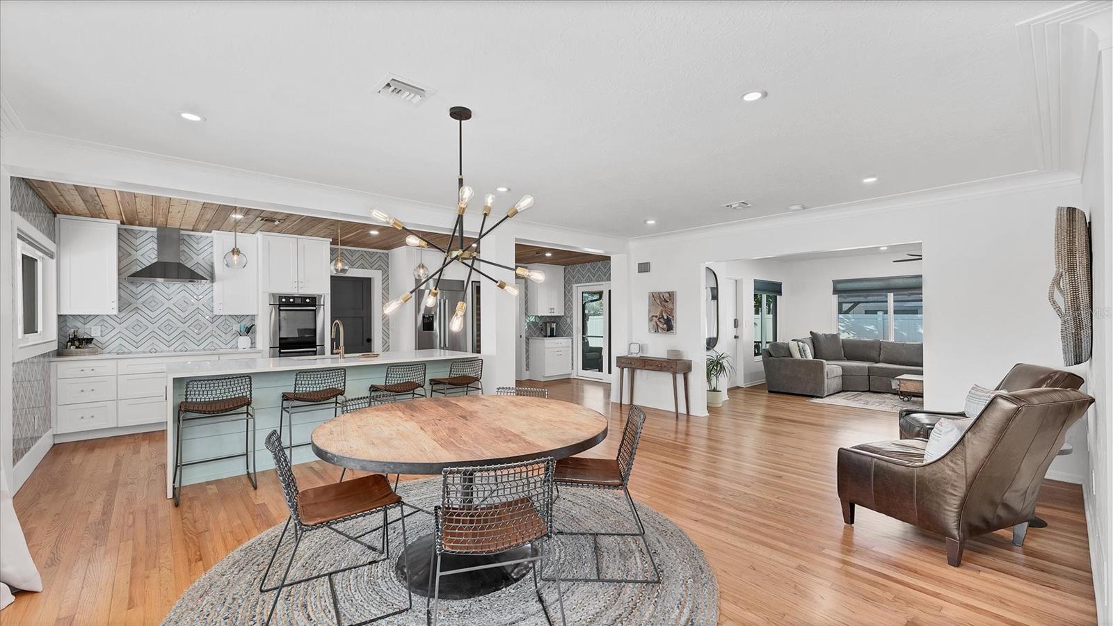 Image 9 of 59 For 2411 Valencia Drive