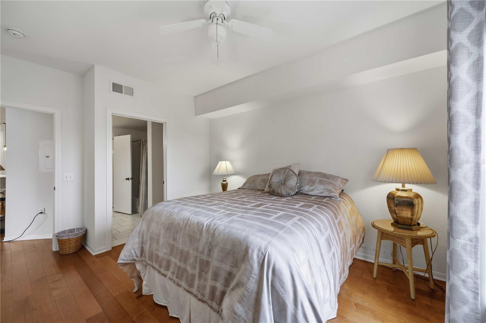 Image 9 of 26 For 5180 Northridge Road 207