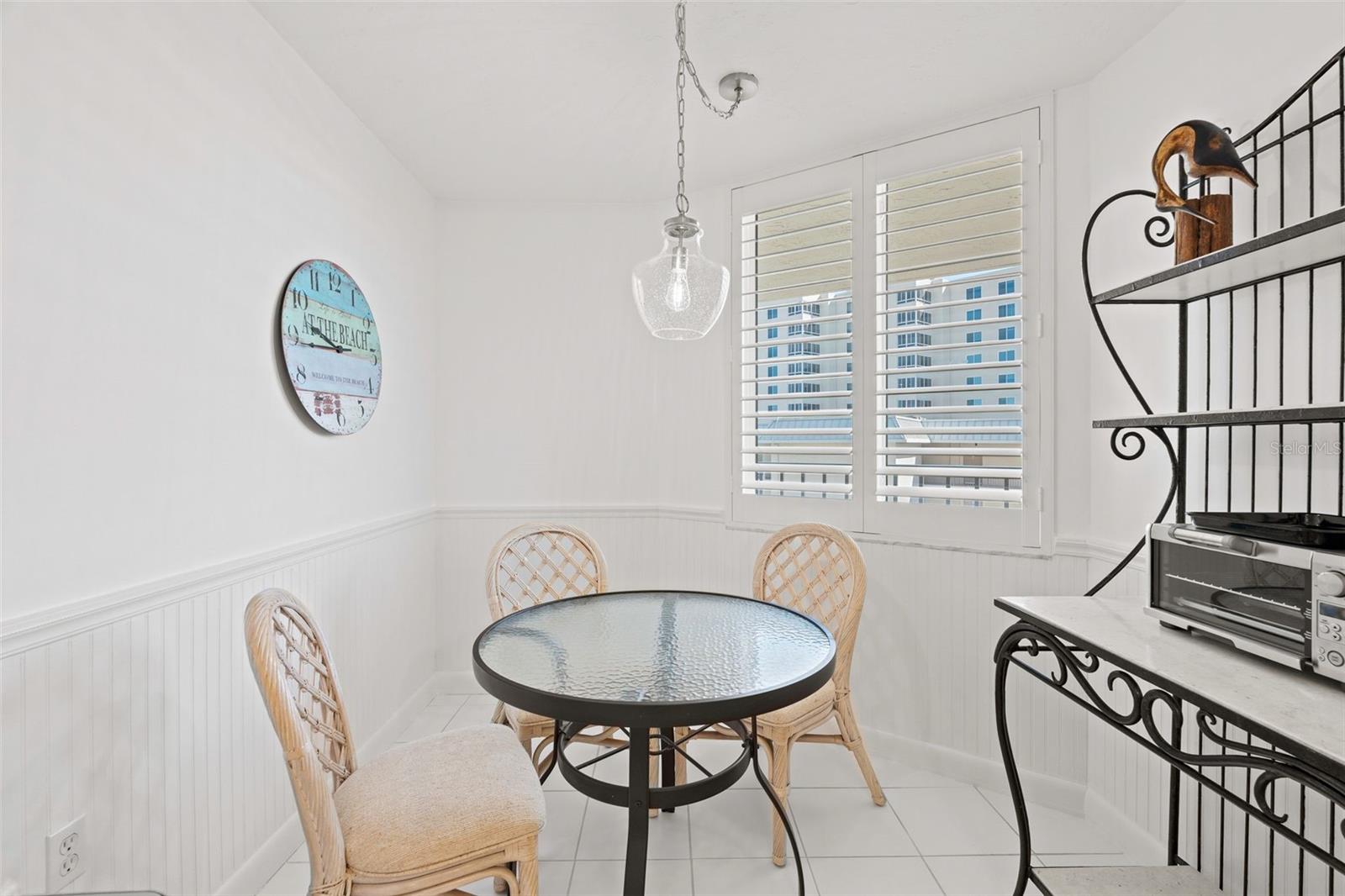 Image 13 of 69 For 5880 Midnight Pass Road 605