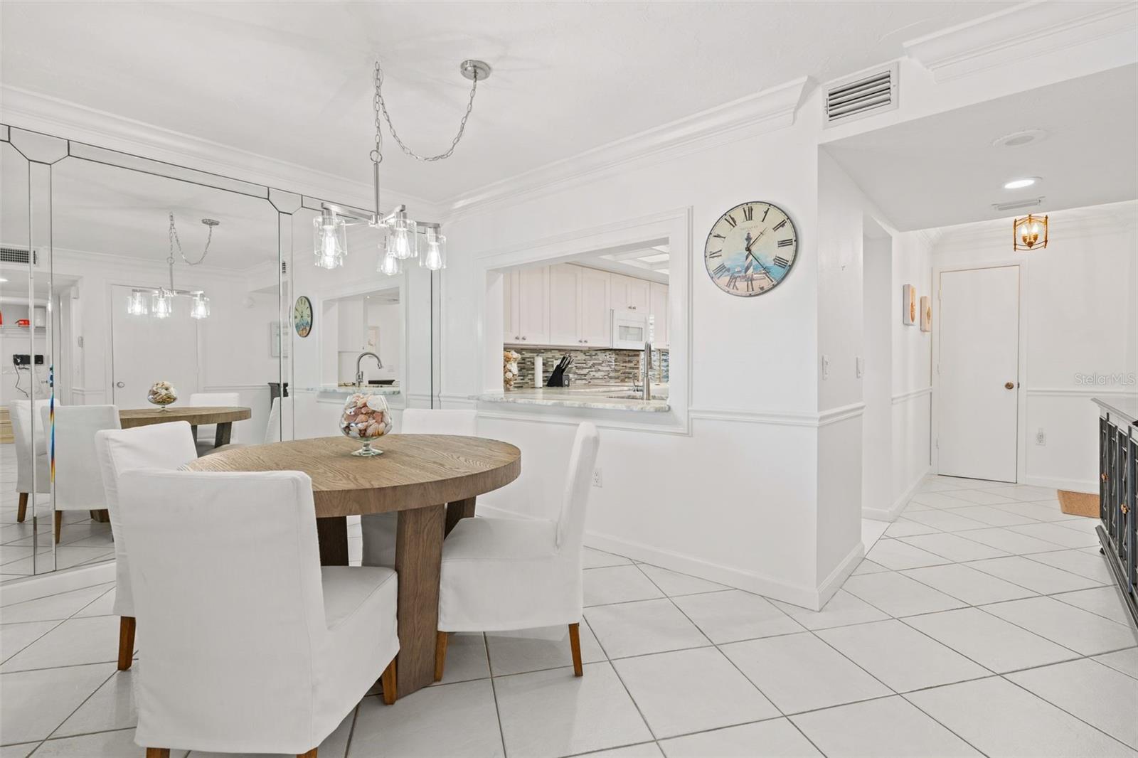 Image 16 of 69 For 5880 Midnight Pass Road 605