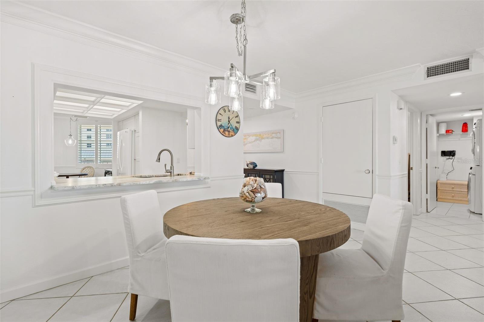 Image 17 of 69 For 5880 Midnight Pass Road 605