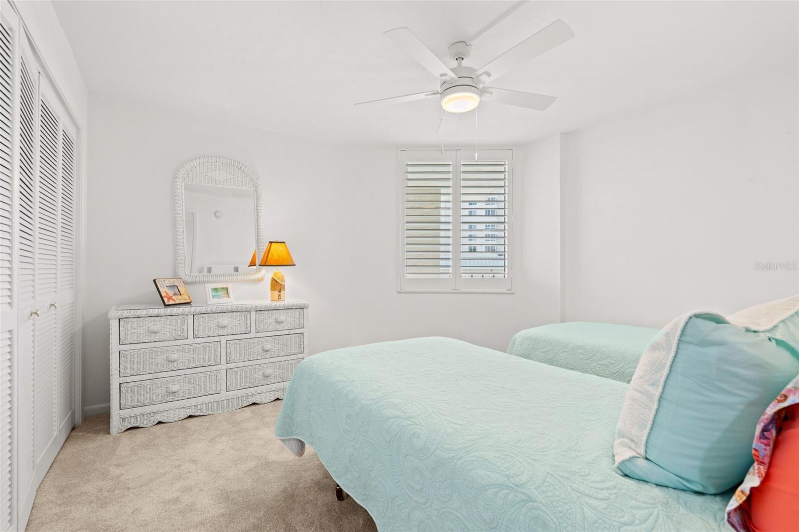 Image 20 of 69 For 5880 Midnight Pass Road 605