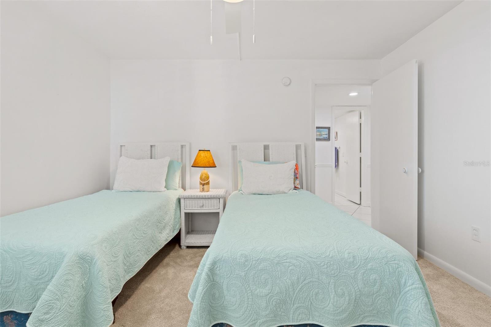 Image 21 of 69 For 5880 Midnight Pass Road 605