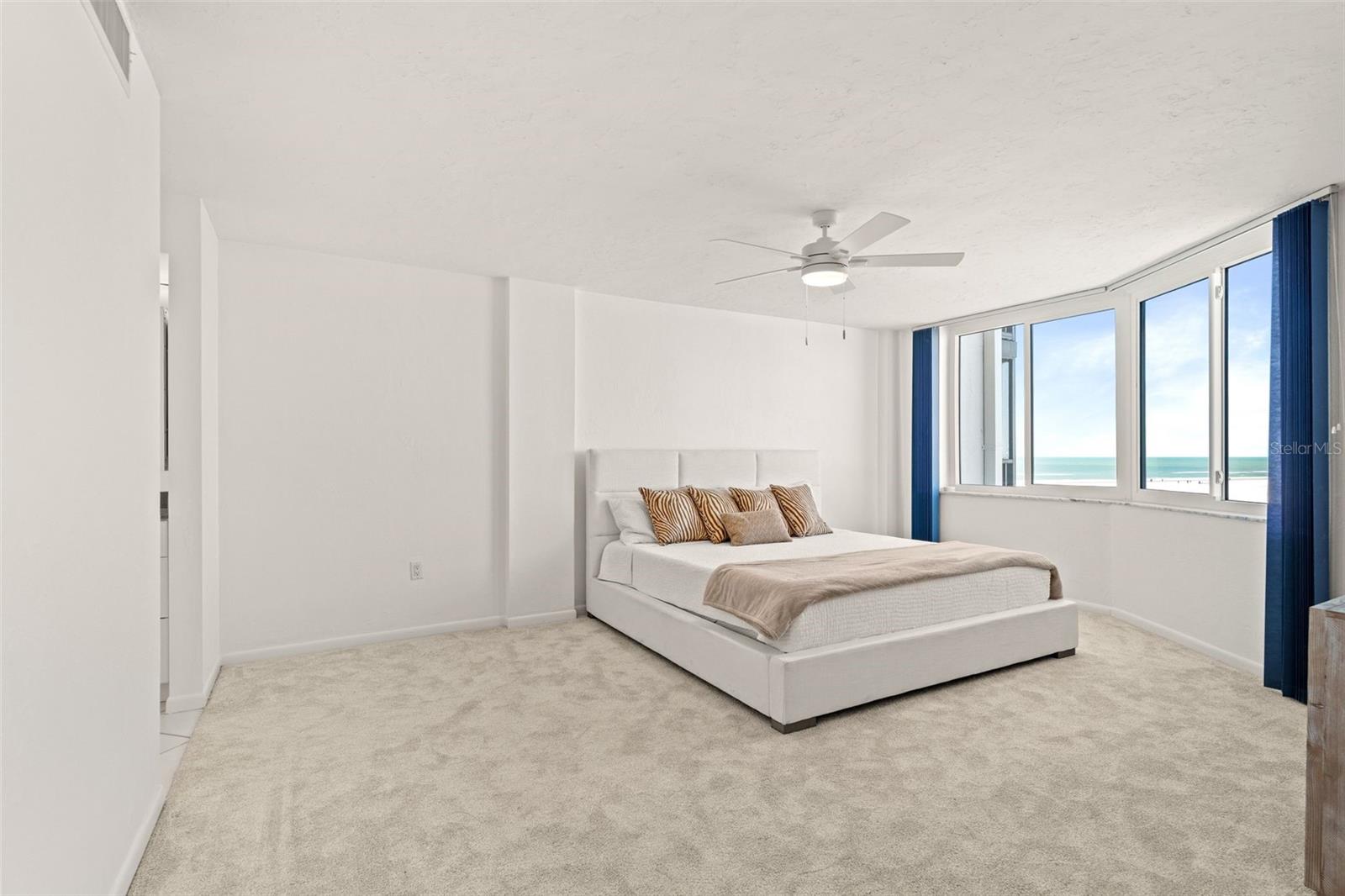 Image 30 of 69 For 5880 Midnight Pass Road 605