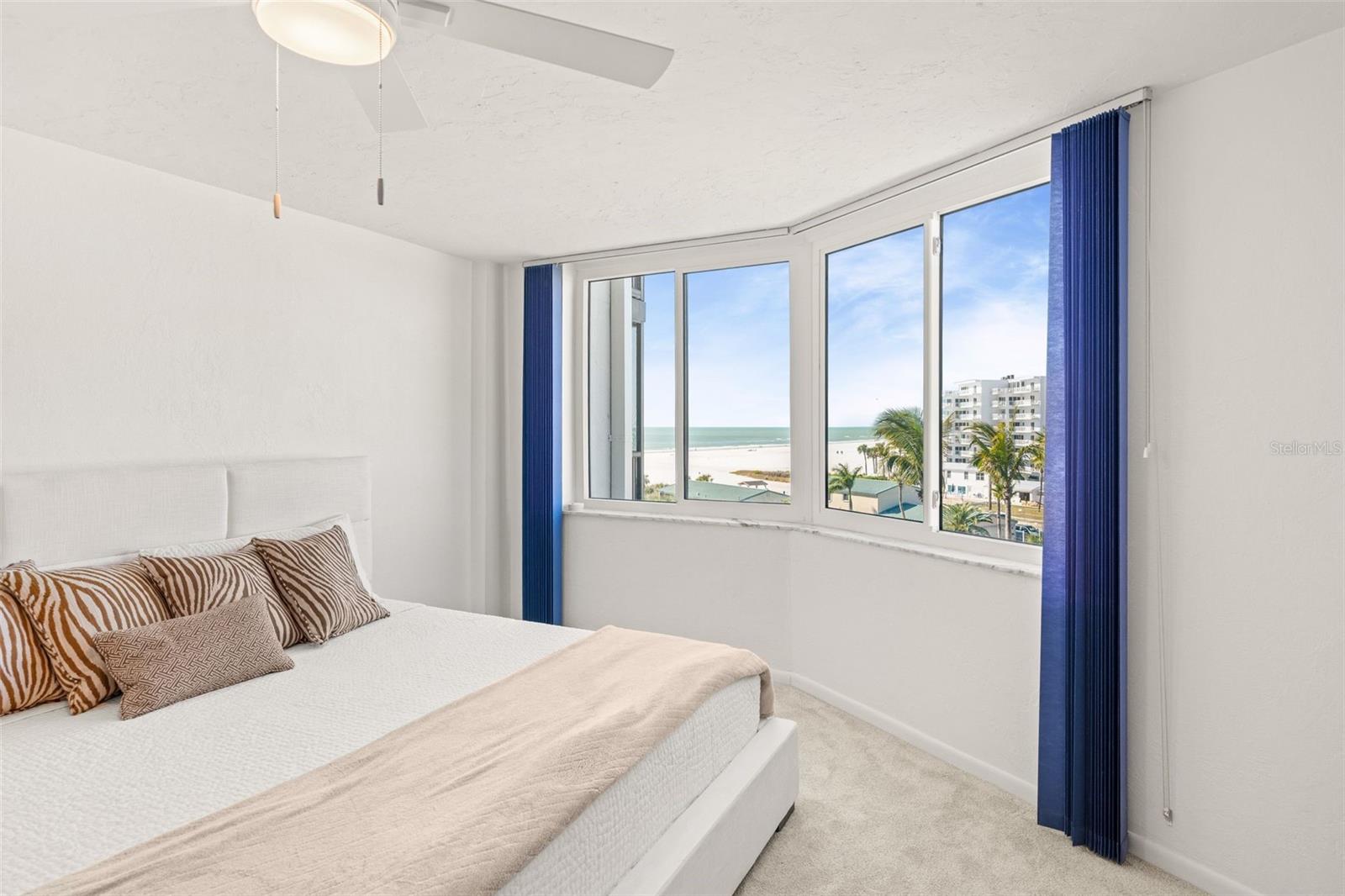 Image 32 of 69 For 5880 Midnight Pass Road 605