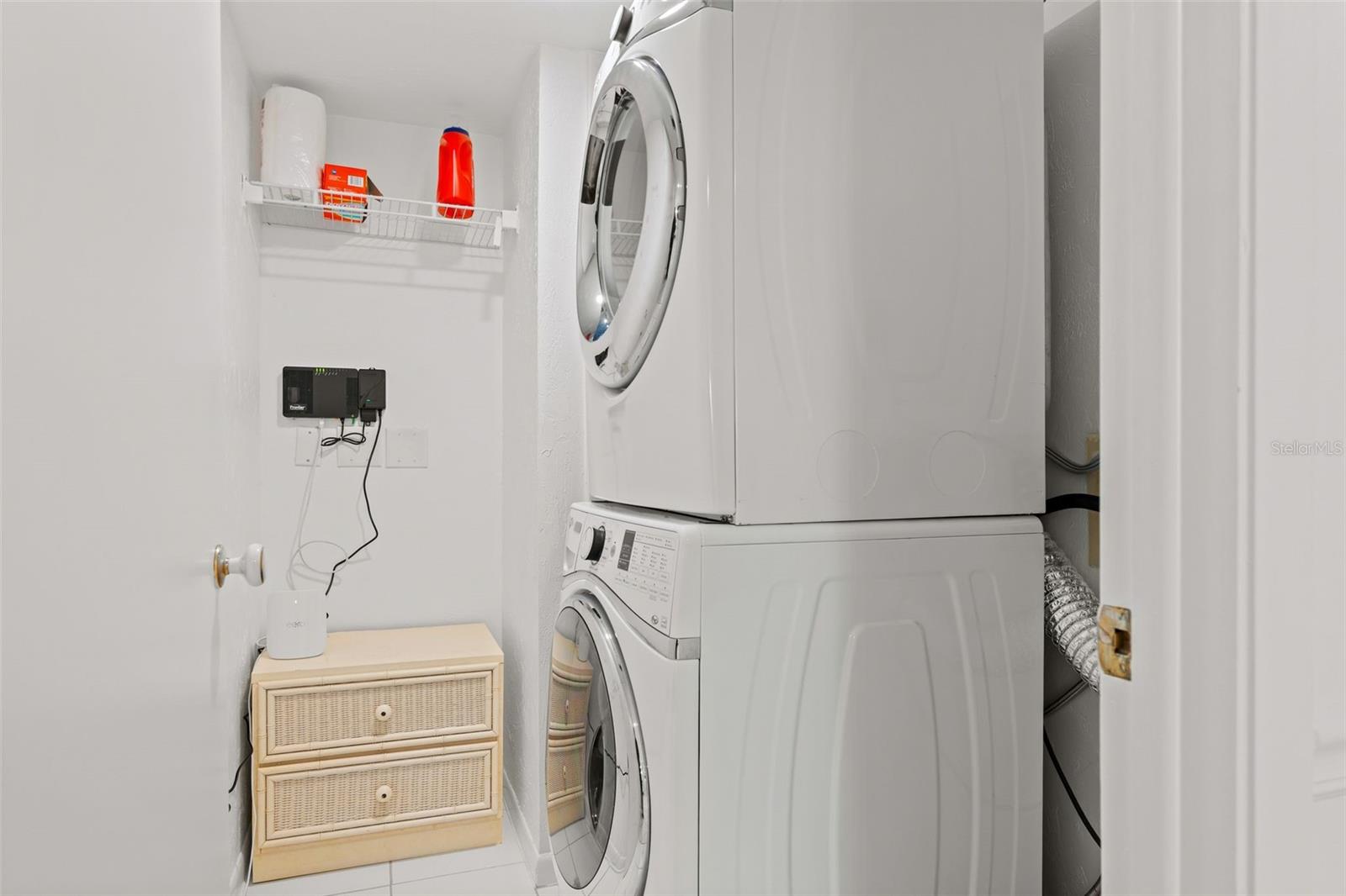 Image 39 of 69 For 5880 Midnight Pass Road 605