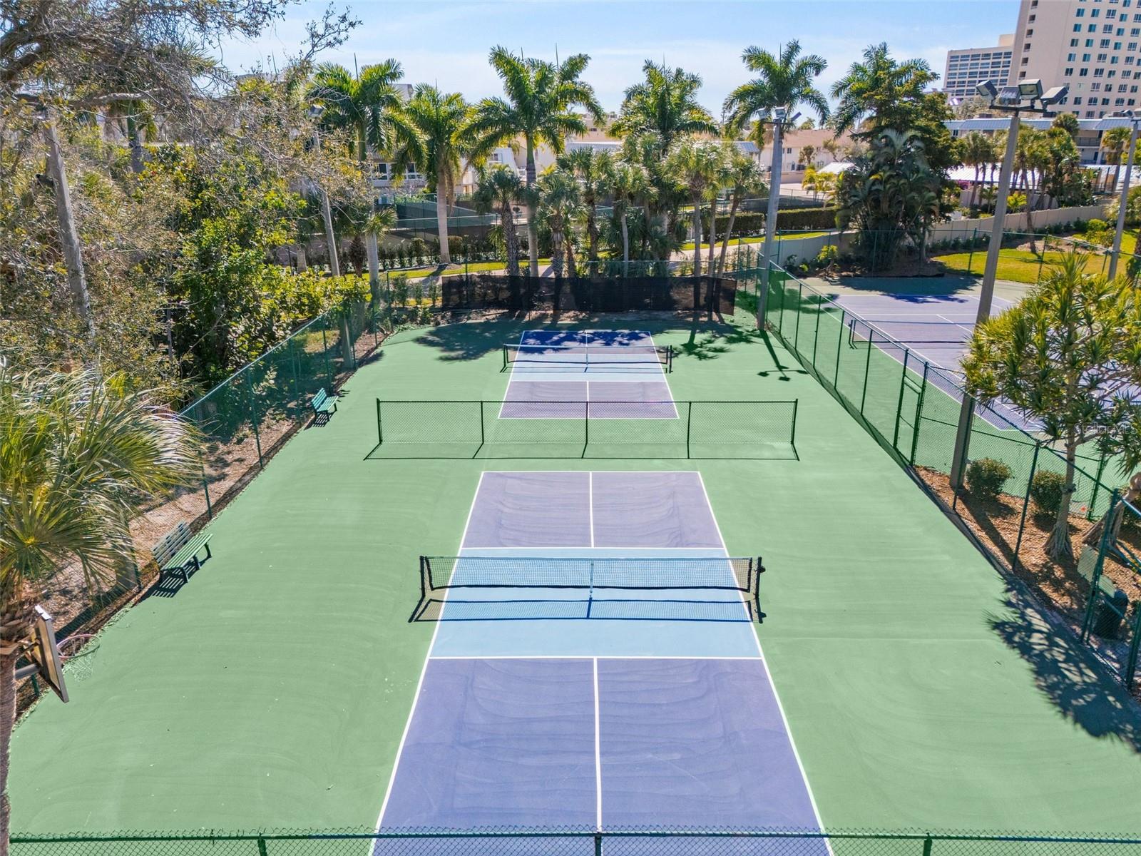 Image 51 of 69 For 5880 Midnight Pass Road 605