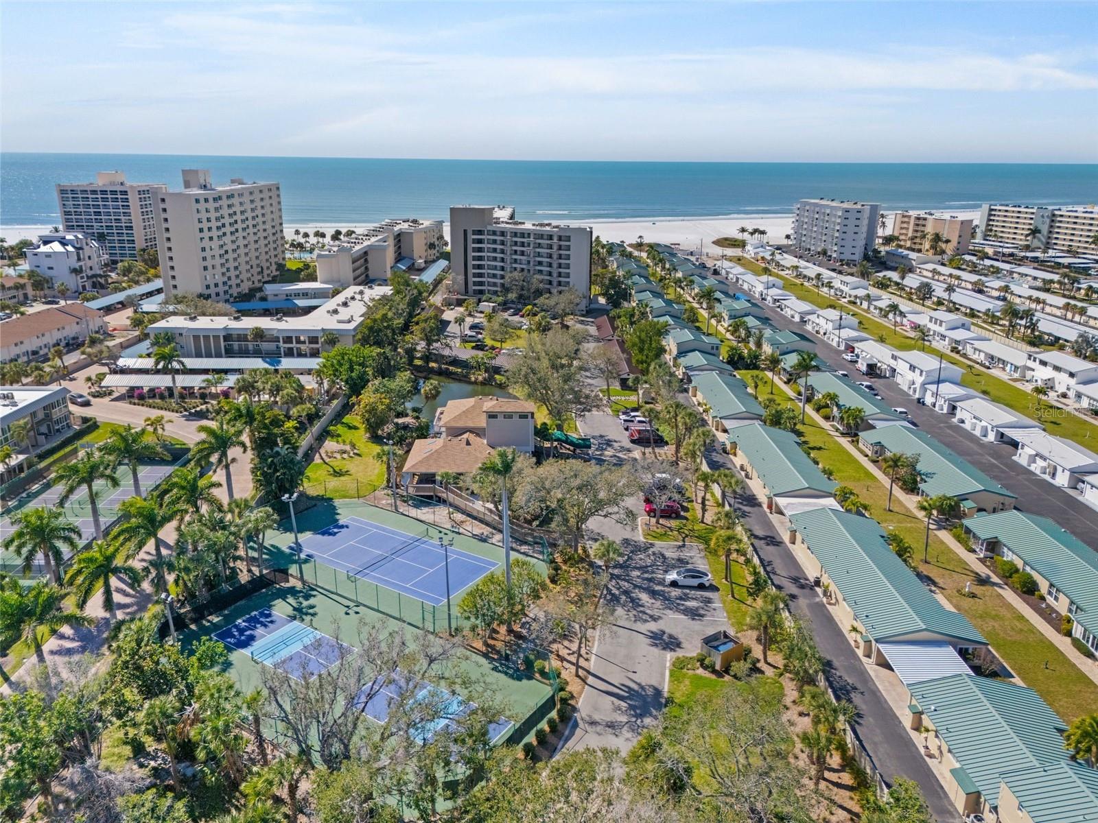 Image 53 of 69 For 5880 Midnight Pass Road 605