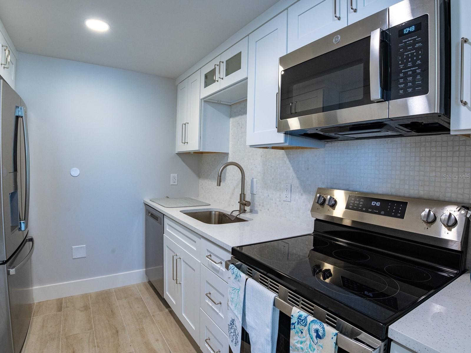 Image 41 of 100 For 1770 Benjamin Franklin Drive 206