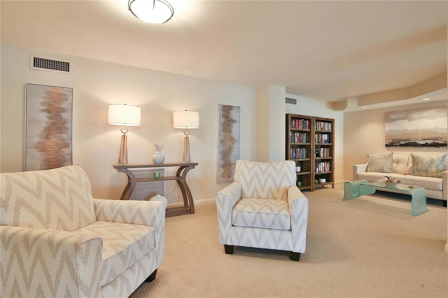 Image 20 of 27 For 707 Gulfstream Avenue 307