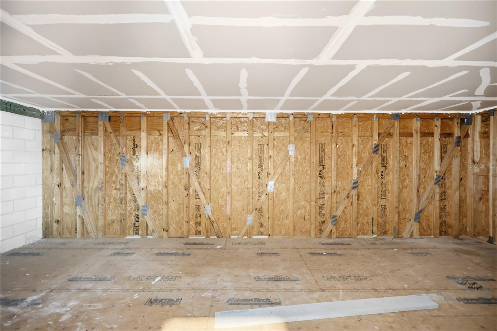 Image 18 of 32 For 1763 Spreader Lane