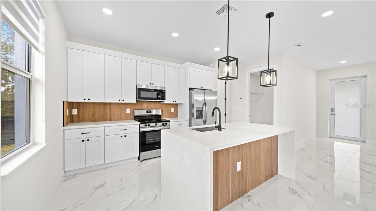 Image 6 of 26 For 2200 Clermont Street