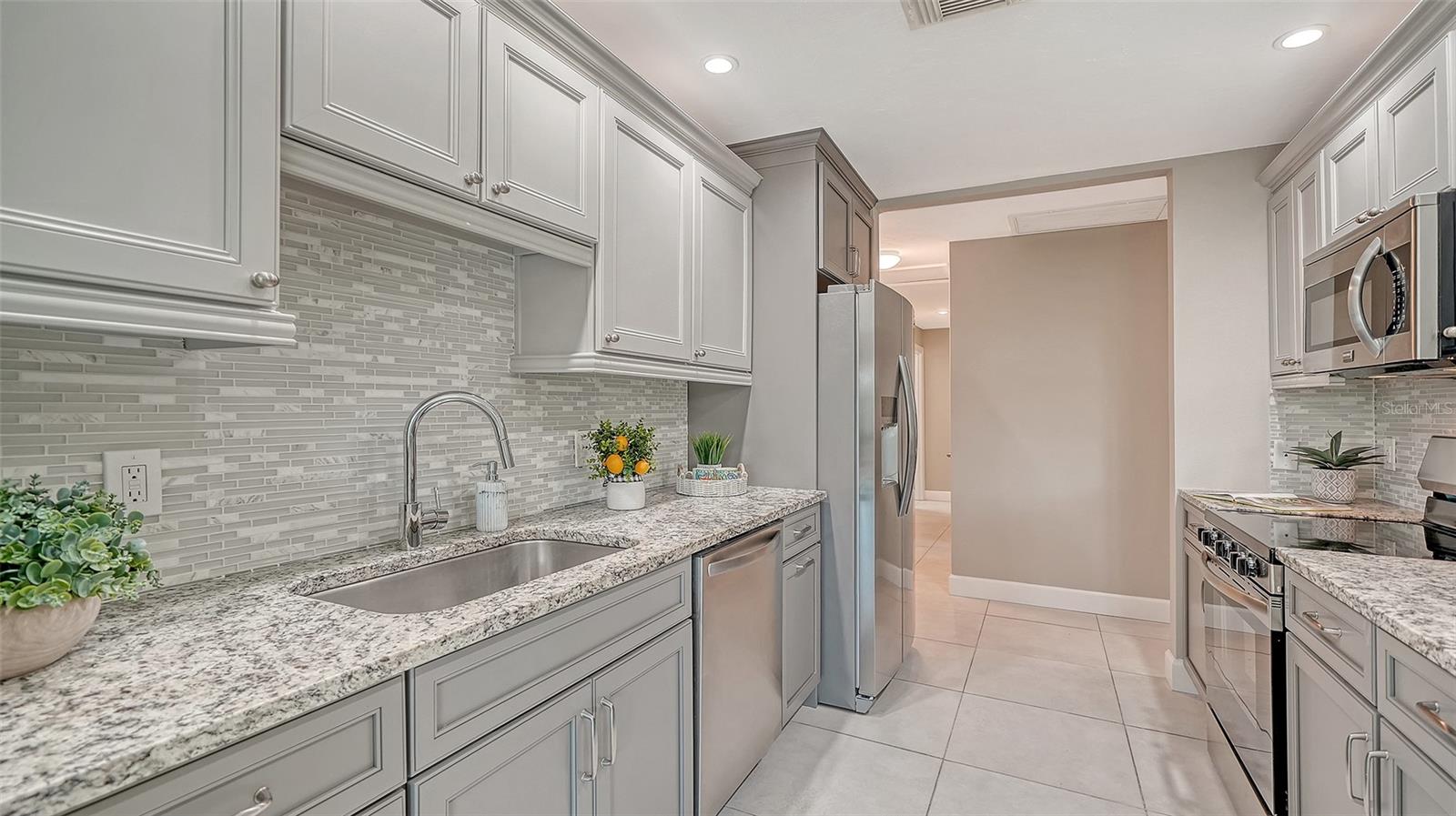 Image 21 of 72 For 113 Whispering Sands Drive V47