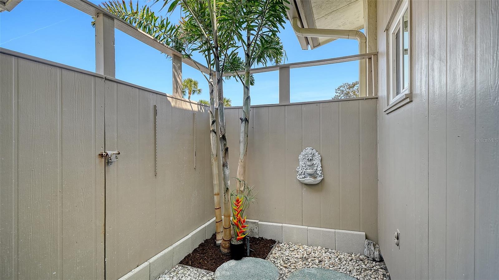 Image 28 of 72 For 113 Whispering Sands Drive V47