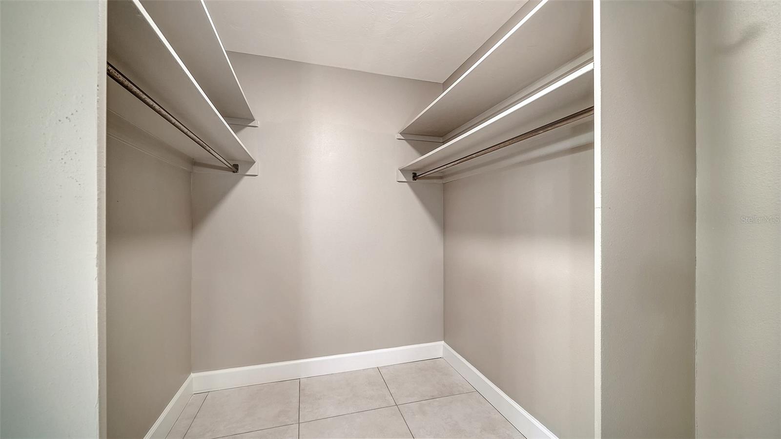 Image 33 of 72 For 113 Whispering Sands Drive V47