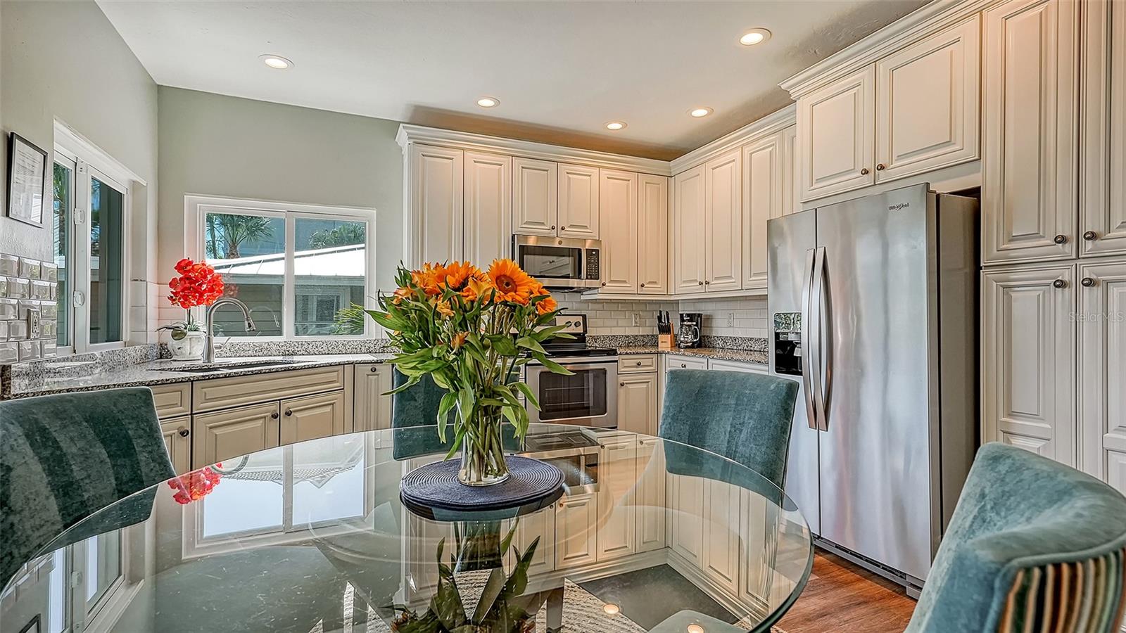 Listing photo id 9 for 5610 Avenida Del Mare