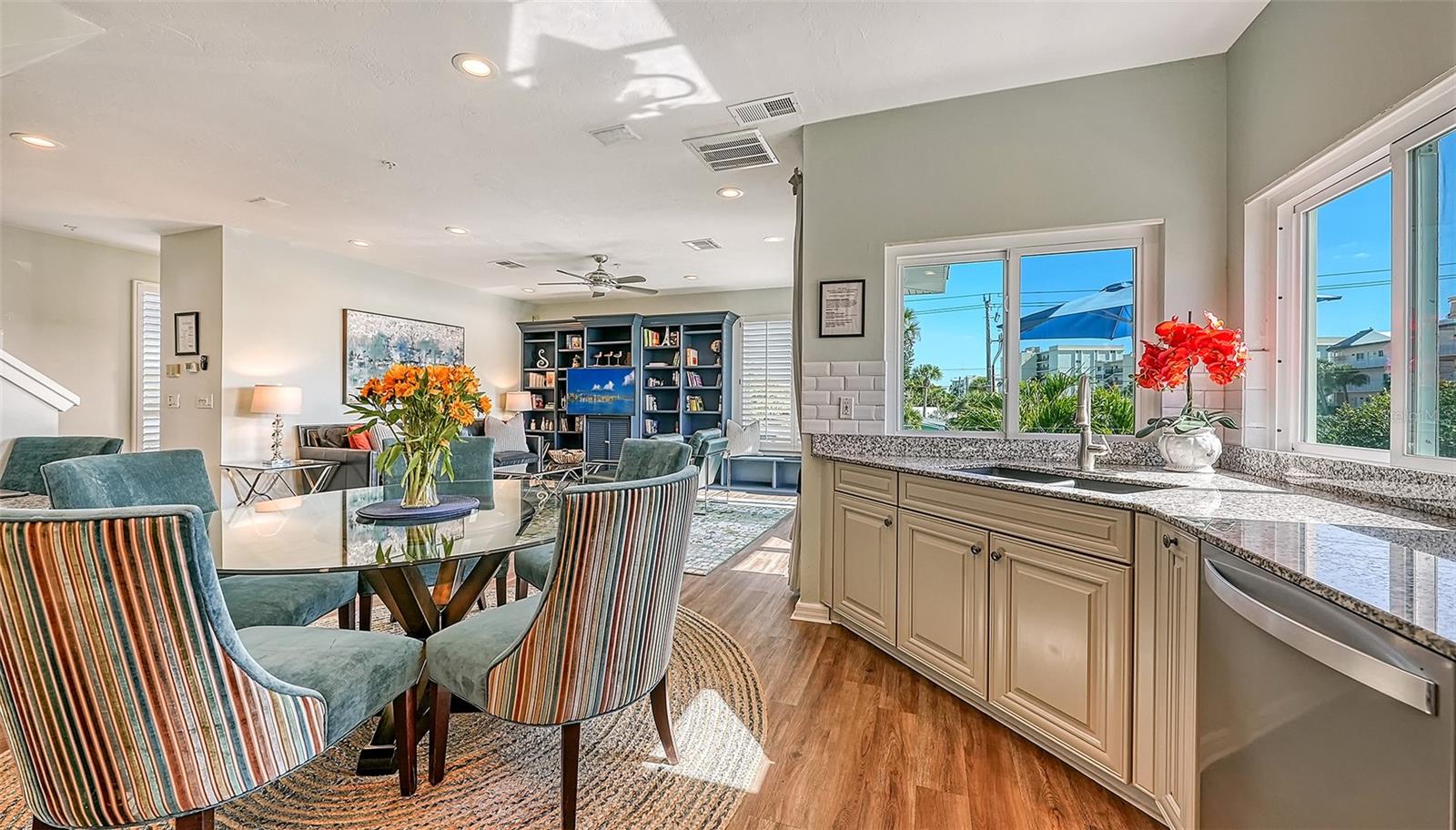 Listing photo id 10 for 5610 Avenida Del Mare