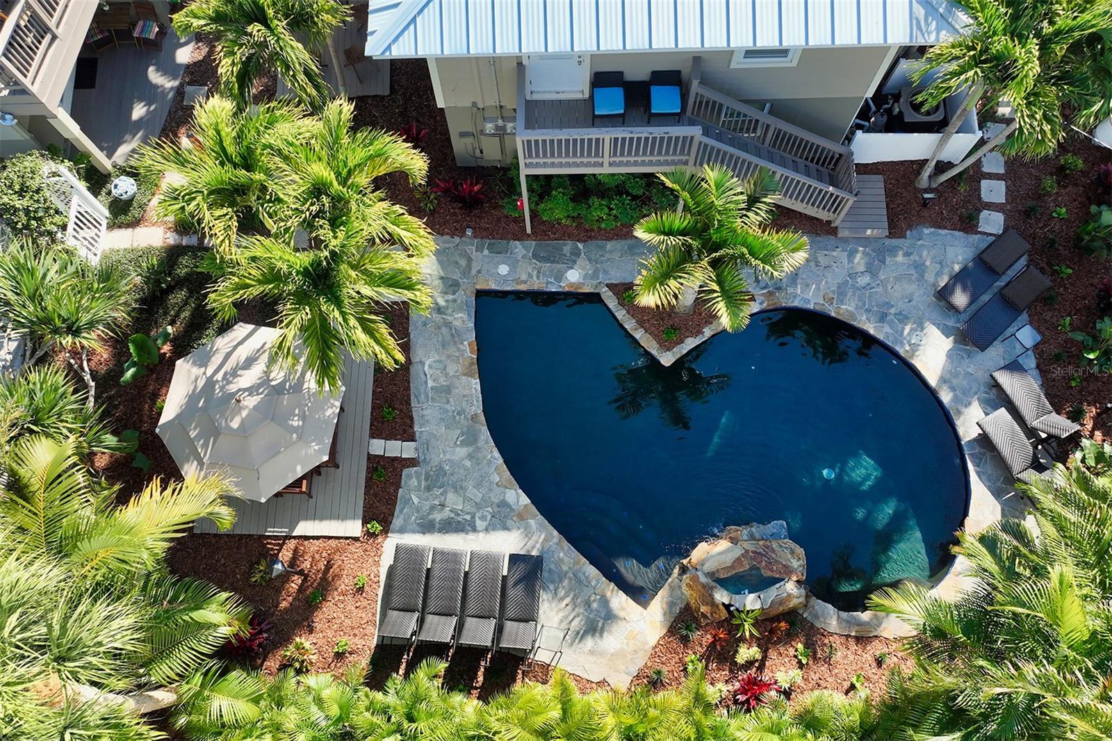 Listing photo id 1 for 5610 Avenida Del Mare